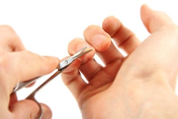 Як правильно стригти нігті самостійно в домашніх умовах