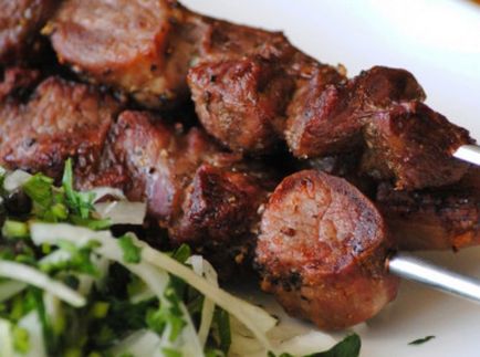 Cât de corect să se prăjească kebab shish din carne de porc pe un brazier