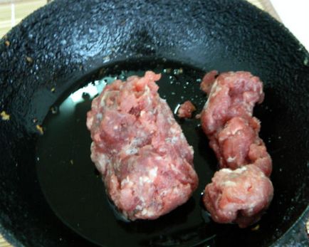Cum sa preparati o gratar dintr-o reteta clasica de cartofi cu carne si cu o supa de fotografie