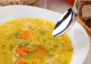 Как да готвя пилешка супа с юфка или сирене в multivarka