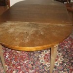 Hogyan lehet visszaállítani a régi, fából készült asztal, mester csavar
