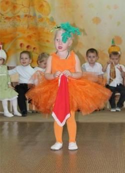 Hogyan készítsünk egy sárgarépa jelmez gyerek party