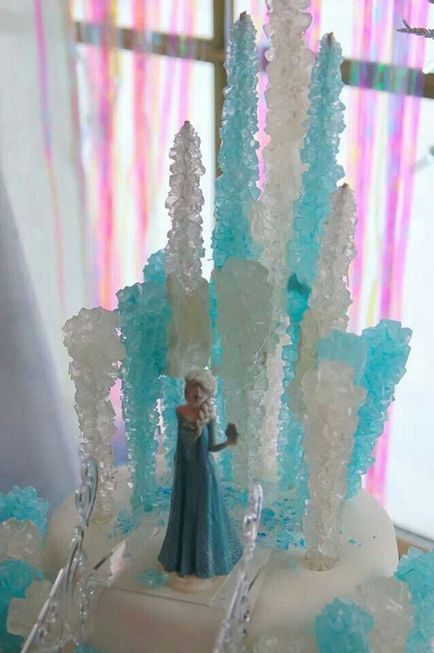 Hogyan készítsünk egy tortát Queen Elsa, Anna öntött, díszíteni ünnepi