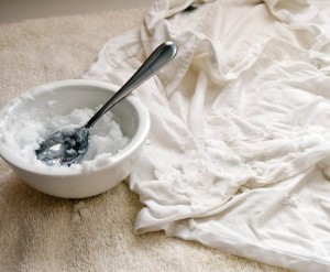 Cum să elimini pete galbene cu haine albe la domiciliu - site-ul de știri interesant