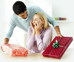 Як змусити чоловіка дарувати подарунки собі, коханій