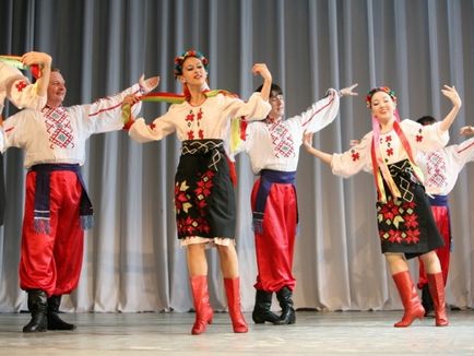 Dansurile populare de la Kalmyk - dansuri în sala de bal din Tomsk