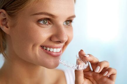 Капи invisalign (Инвизилайн) прозорі елайнери для вирівнювання зубів