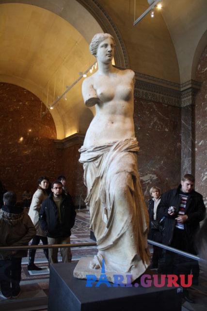 Festmények és szobrok a Louvre