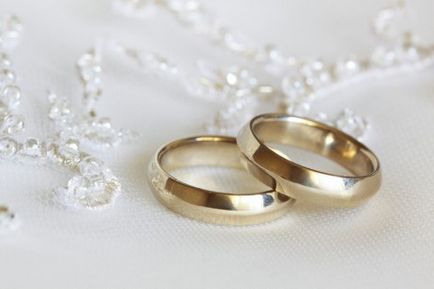 Кільця для заручин і весілля чи є різниця