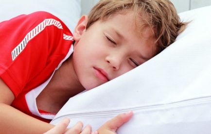 Комаровський чому дитина уві сні скрипить зубами