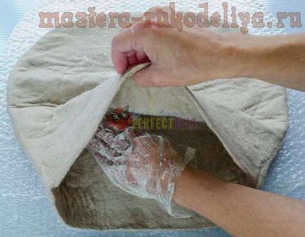 Clasa master pe felierea umedă a unui sac elegant de cardoche