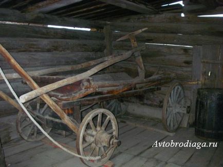 Нижній Сінячіхе - музей заповідник дерев'яного зодчества, автобродяга