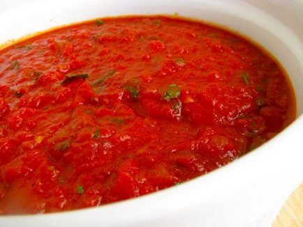 O tomată prăjită fără hrean pentru iarna este o rețetă simplă pentru gurmanzi de toate vârstele