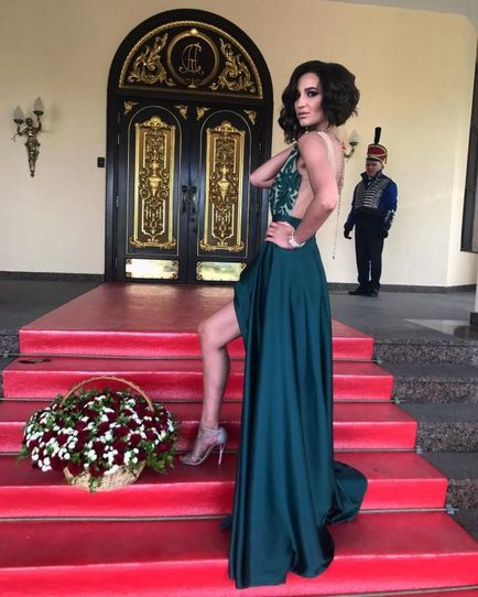 Olga Buzova a ales un costum curajos pentru nunta prietenei sale - arată afacerea