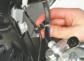 Demontarea și instalarea unui raft de amortizare a șocurilor de suspensie a suspensiei înainte și după instalare