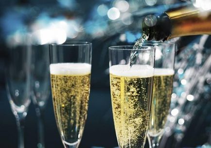 Звідки пішла традиція пити в новий рік шампанське