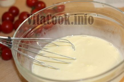 Pite Adygei sajt, koktélparadicsom, hagyma tejszín