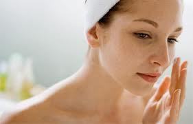 De ce, după aplicarea cremelor pe față, se confruntă cu transpirații ale pielii