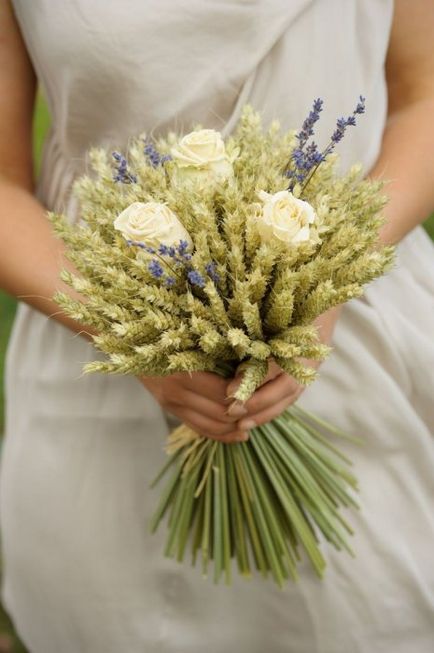 Пшеничні колоски в букеті нареченої