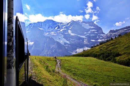 Az út a Jungfraujochra, hogy vizsgálják felül a turista kapuletta