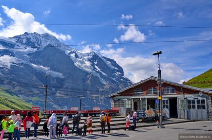 Az út a Jungfraujochra, hogy vizsgálják felül a turista kapuletta