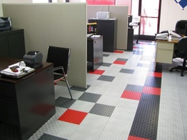 Repararea podelelor în birou