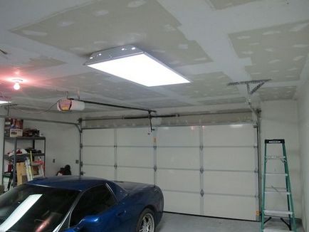 Repararea plafonului în fotografia garajului, cu propriile mâini