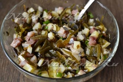 Салат з морською капустою і оселедцем, рецепт з картоплею і цибулею