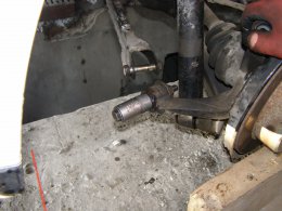 Self cseréje néma blokkok hátsó felfüggesztés Nissan Cedric (helyett puffer blokkok szuszpenzió) Self helyett néma blokkok hátsó felfüggesztés Nissan cedric