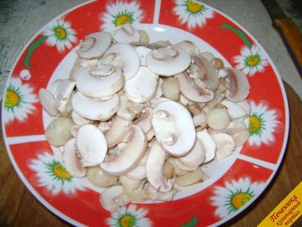 Champignon mártással (recept lépésről lépésre a fotó)