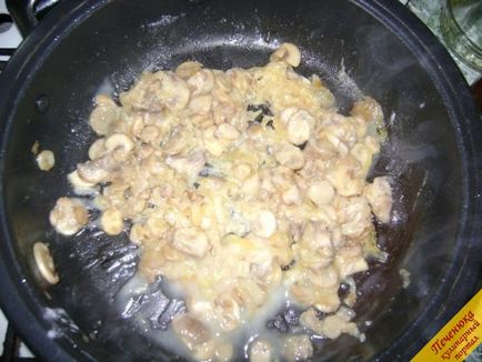 Champignon mártással (recept lépésről lépésre a fotó)