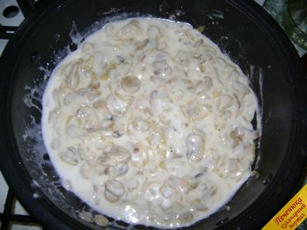 Champignon mártással (recept lépésről lépésre a fotó)