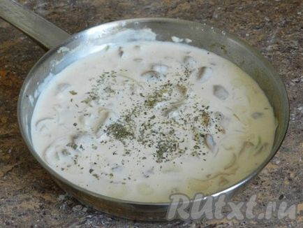Gomba mártással, tejföllel - egy recept egy fotó