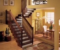 Tippeket a lépcsőn a padlásra, fotók különböző minták