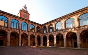 Найстаріший університет в Болоньї, як дістатися, ціни на навчання