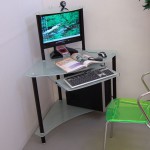 Скляний комп'ютерний стіл моделі і фото