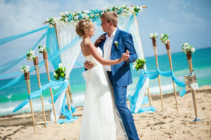 Esküvő a tengerparton fotók, ruha, kép, ötletek külföldön
