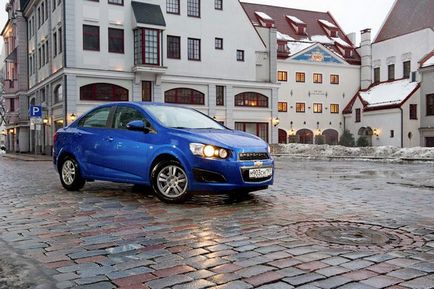 Тестдрайв-порівняння chevrolet aveo, chevrolet cruze hatchback випробування Прибалтикою