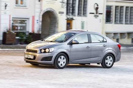 Тестдрайв-порівняння chevrolet aveo, chevrolet cruze hatchback випробування Прибалтикою