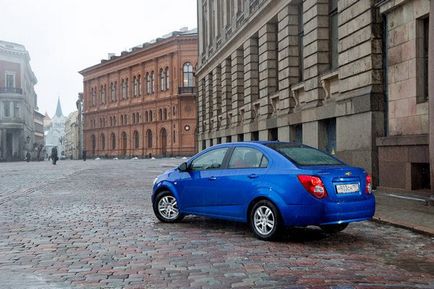 Тестдрайв-порівняння chevrolet aveo, chevrolet cruze hatchback випробування Прибалтикою