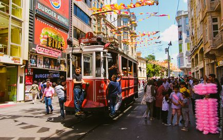 Strada istiklal în excursia de la Istanbul, povestea în care se află