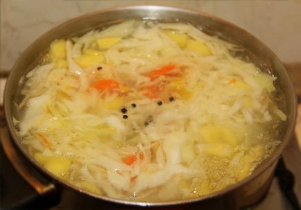 Finom leves friss káposzta hús nélkül -, hogyan kell főzni vegetáriánus meatless káposztaleves friss káposzta (friss) Finom leves friss káposzta hús nélkül -, hogyan kell főzni vegetáriánus meatless káposztaleves friss káposzta