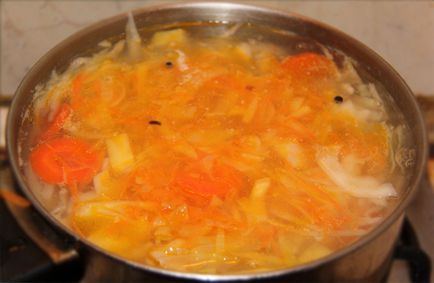 Finom leves friss káposzta hús nélkül -, hogyan kell főzni vegetáriánus meatless káposztaleves friss káposzta