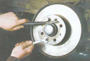 Заміна мастила в підшипниках маточин передніх коліс на автомобілі ВАЗ 2106