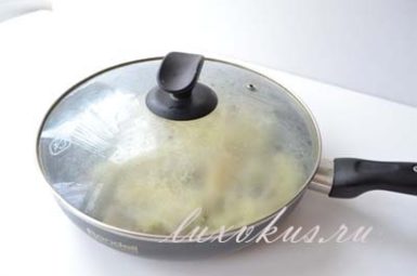 Pollack megpirítjuk egy serpenyőben, hogyan kell főzni hagymával