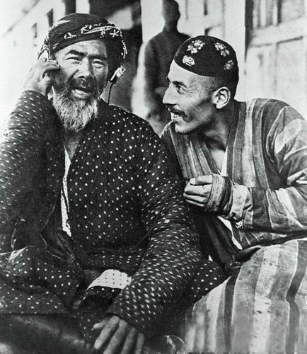 14 hagyományos népviseletet különböző nemzetek (az ár egy autószerelő) 14 hagyományos népviseletet különböző nemzetek