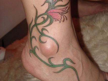26 nőies tetoválás a bokáján - tetoválás