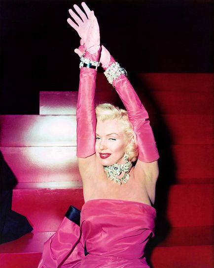5 tervezők, akik öltözött Marilyn Monroe, Harper Bazaar magazin