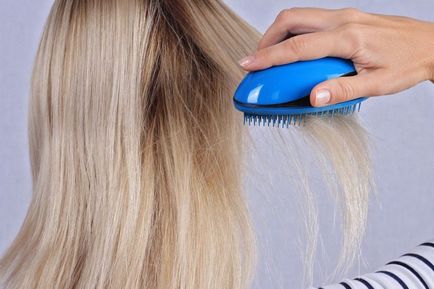 8 Cauzele importante ale căderii părului pe care trebuie să o cunoașteți!