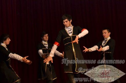 Ansamblul de dansuri caucaziene de la Moscova, ordinea de dansuri populare pentru vacanță